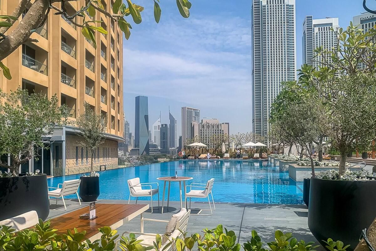 swimming pool [outdoor]