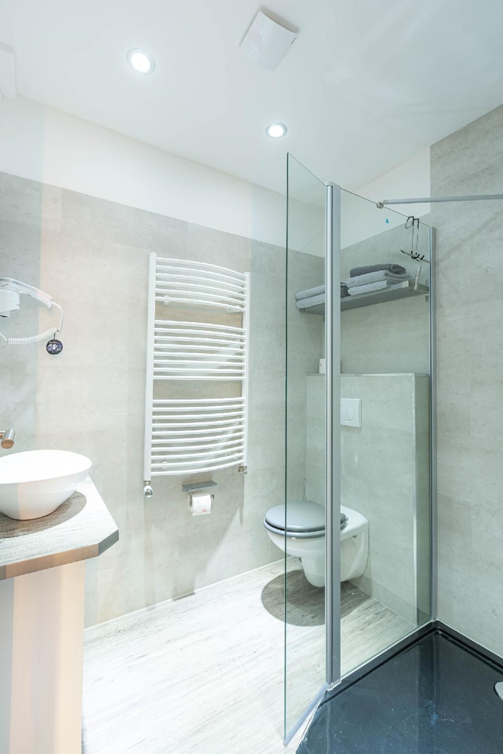 Messe-Hotelzimmer-Appartements Apartment-Eigenes Badezimmer-Gartenblick-Zimmer 202 3