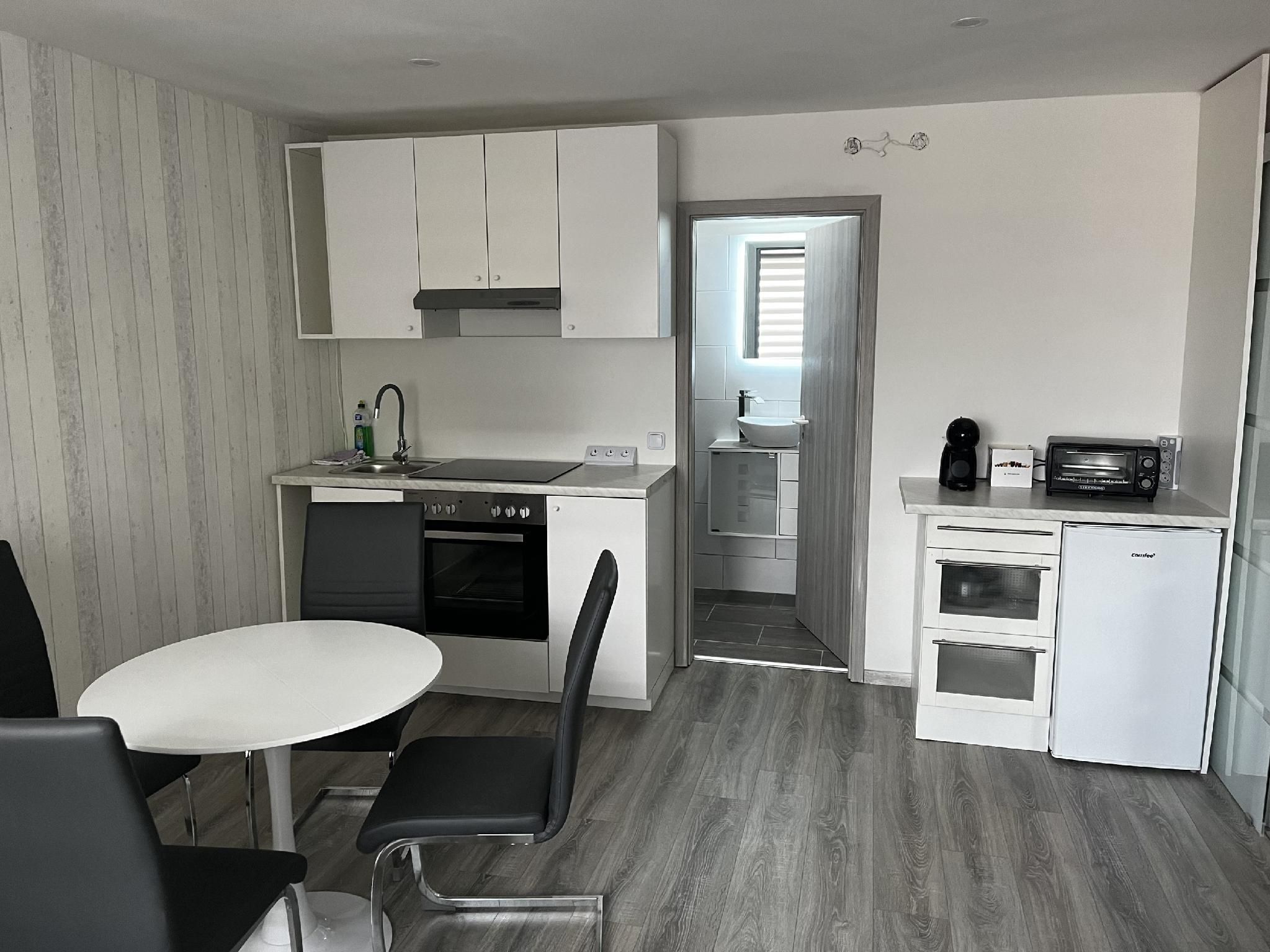 Familienzimmer-Apartment-Eigenes Badezimmer-Parkblick-Appartement Super 104