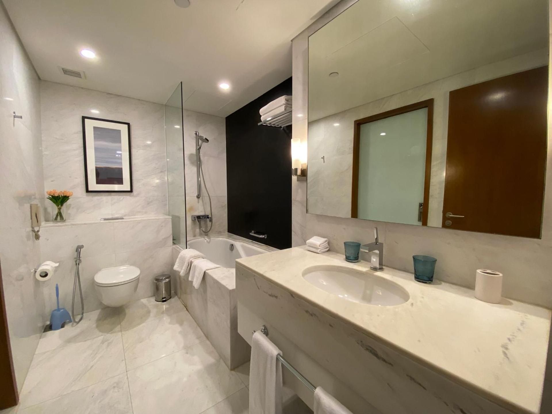 One-Bedroom Apartment with View