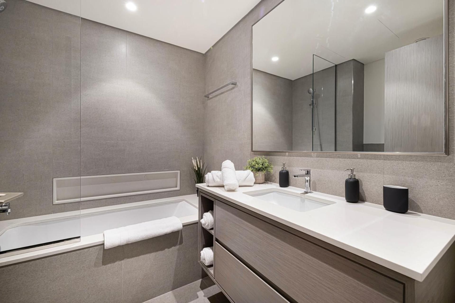 Two-Bedroom Deluxe Apartment with Balcony