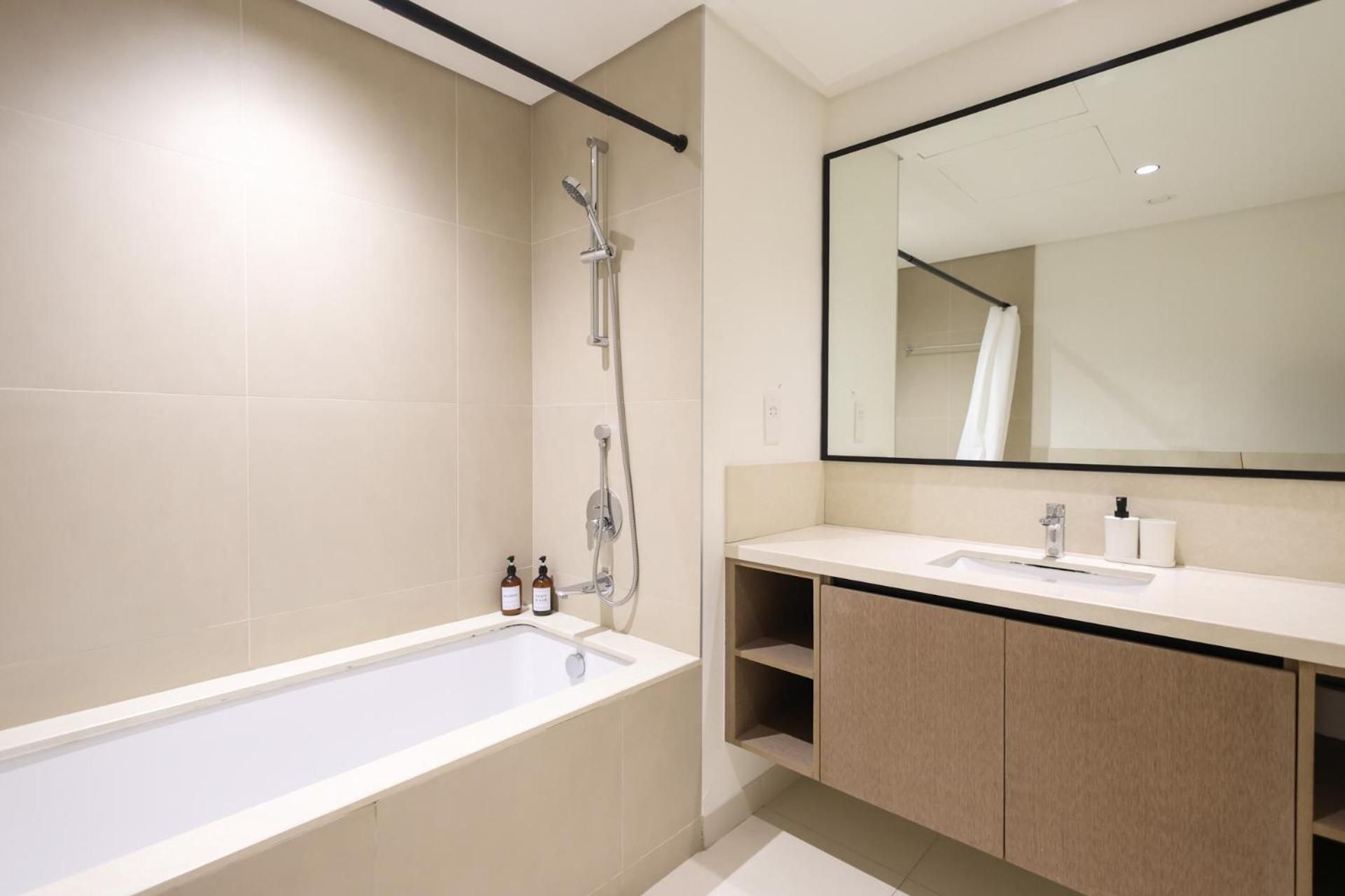One-Bedroom Apartment with City View