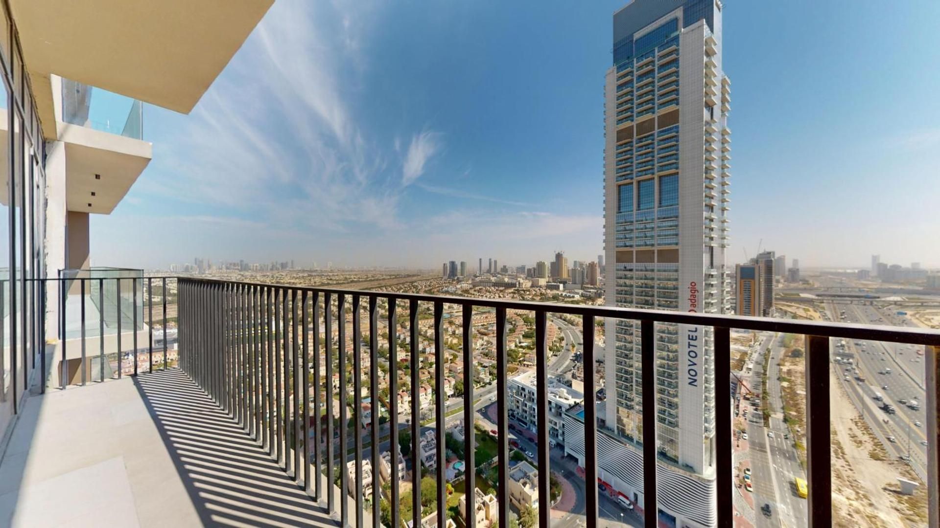 Deluxe One-Bedroom Apartment