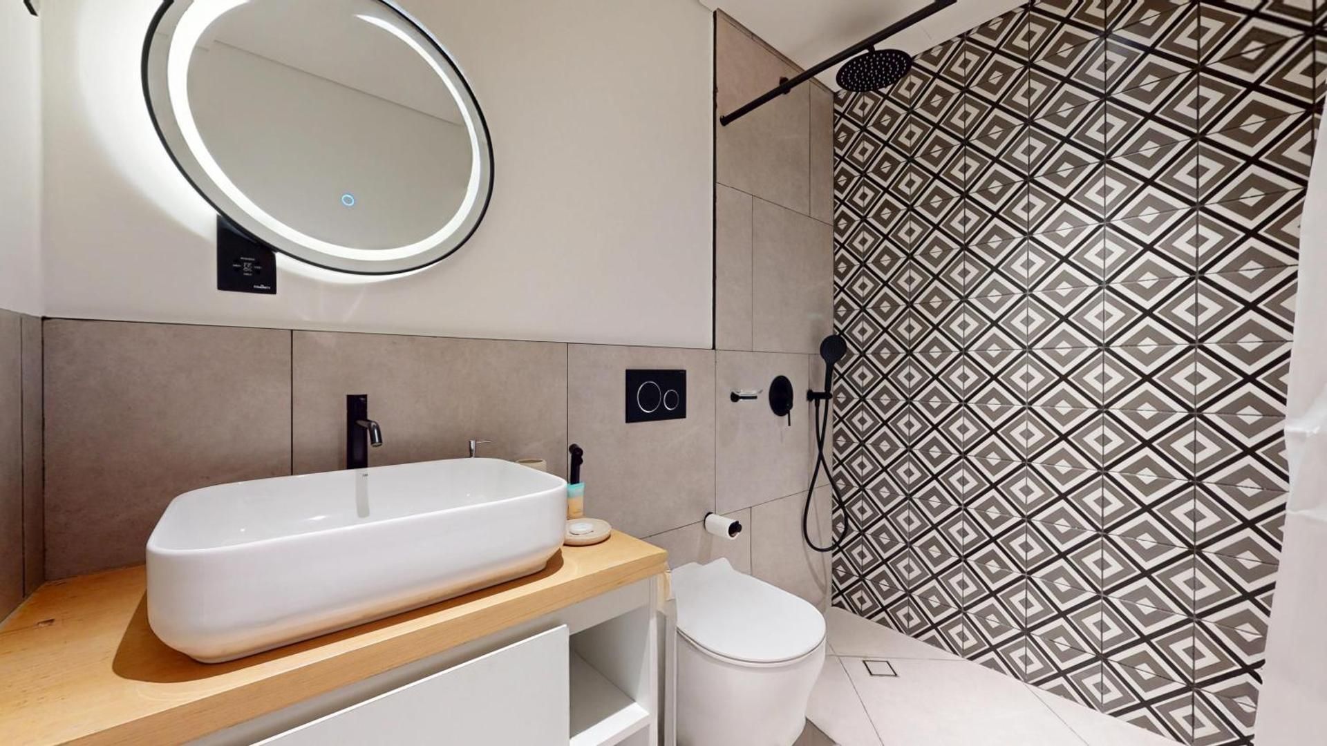 Deluxe One-Bedroom Apartment