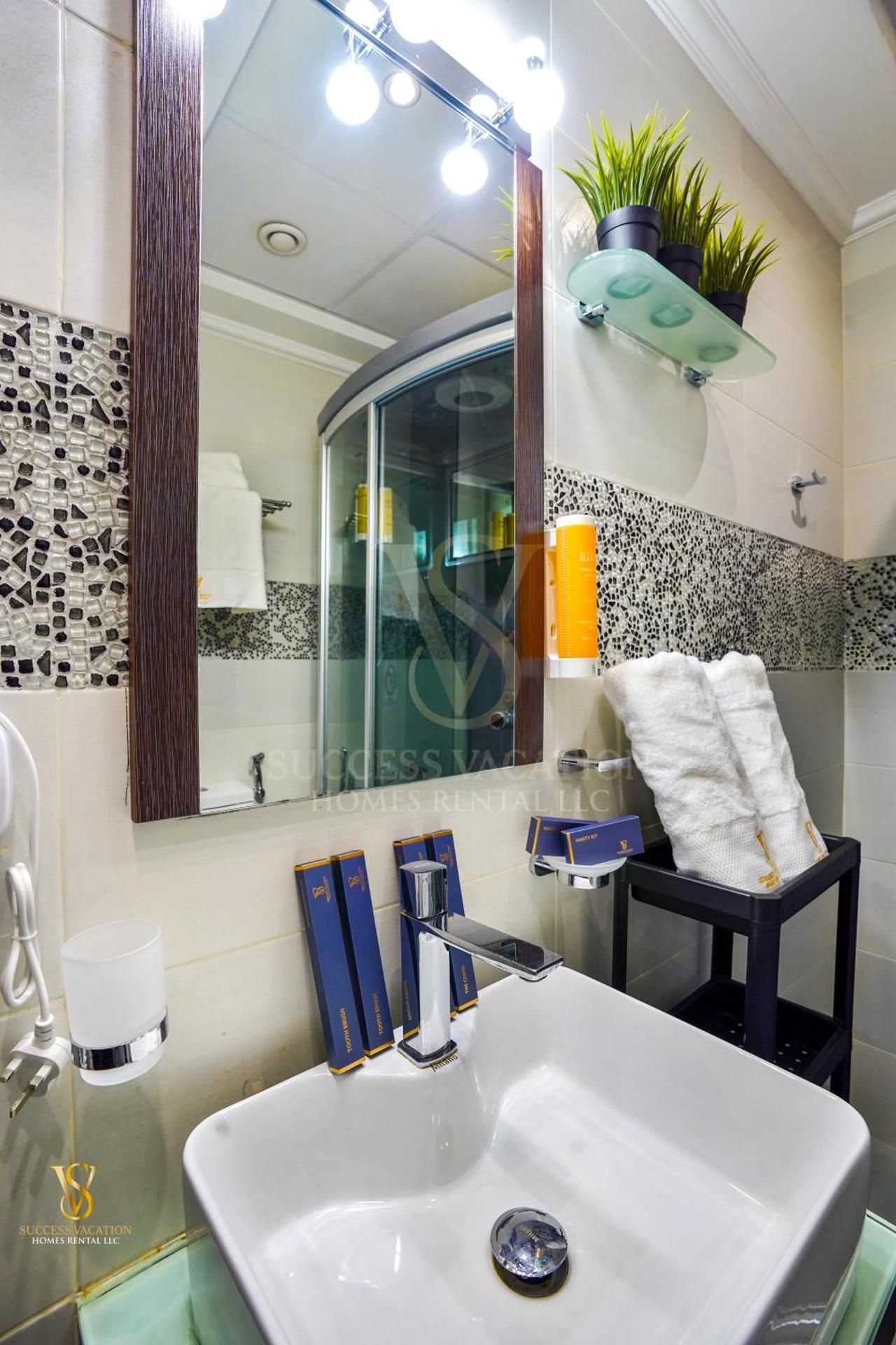 Dubai marina , Success Luxury apartments, near JBR beach and metro station-daily free housekeeping i