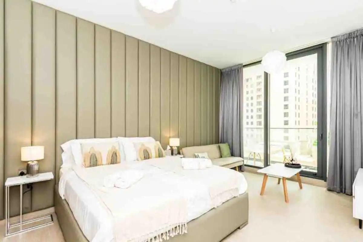 Studio Apartment with Balcony