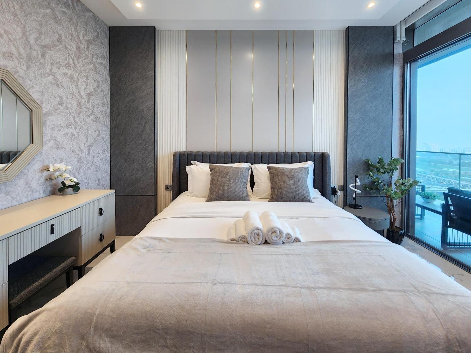 Two-Bedroom Deluxe Apartment with Balcony