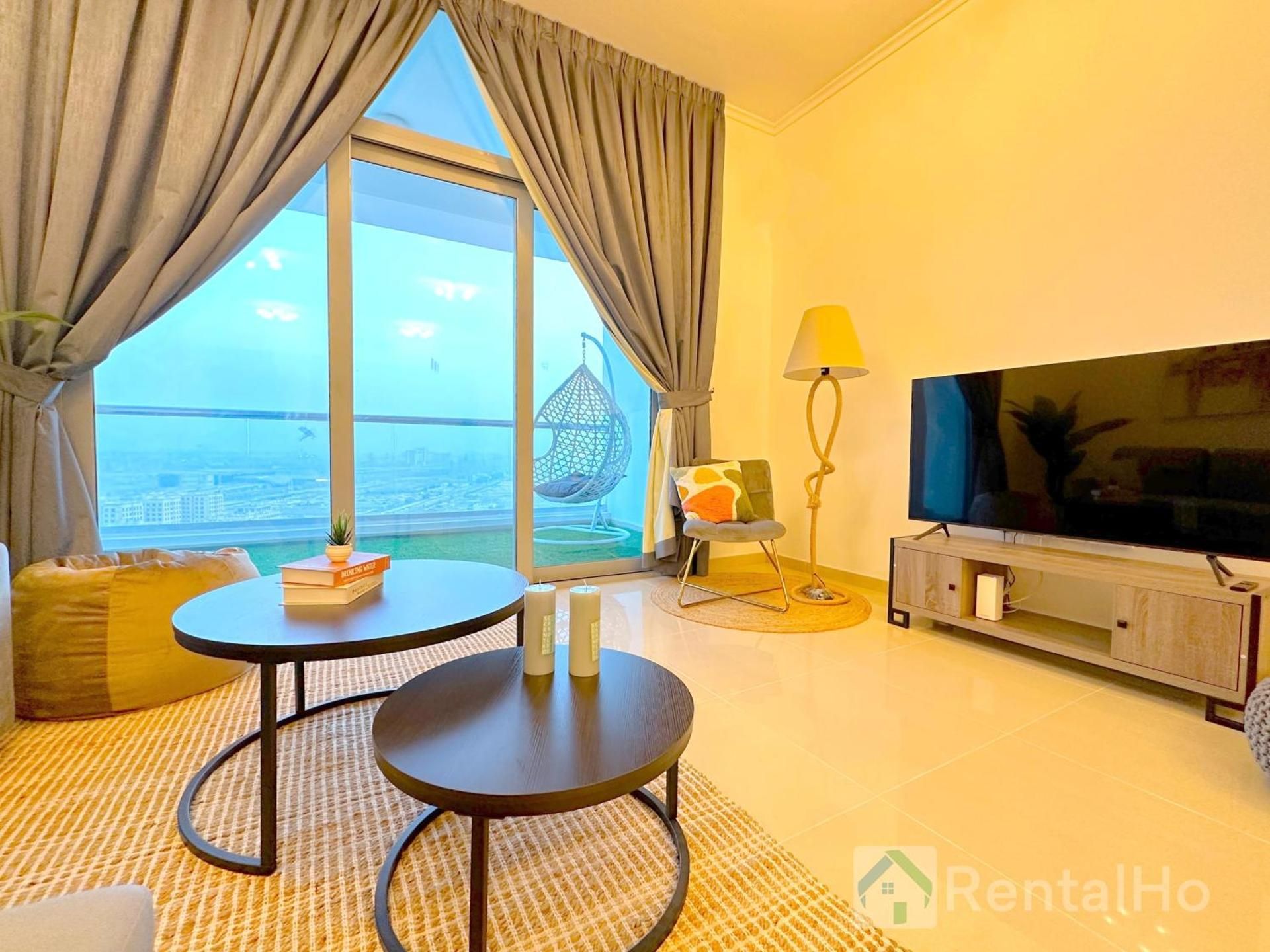 Luxury Stop w/ BoHo Design & Sea View in Marina