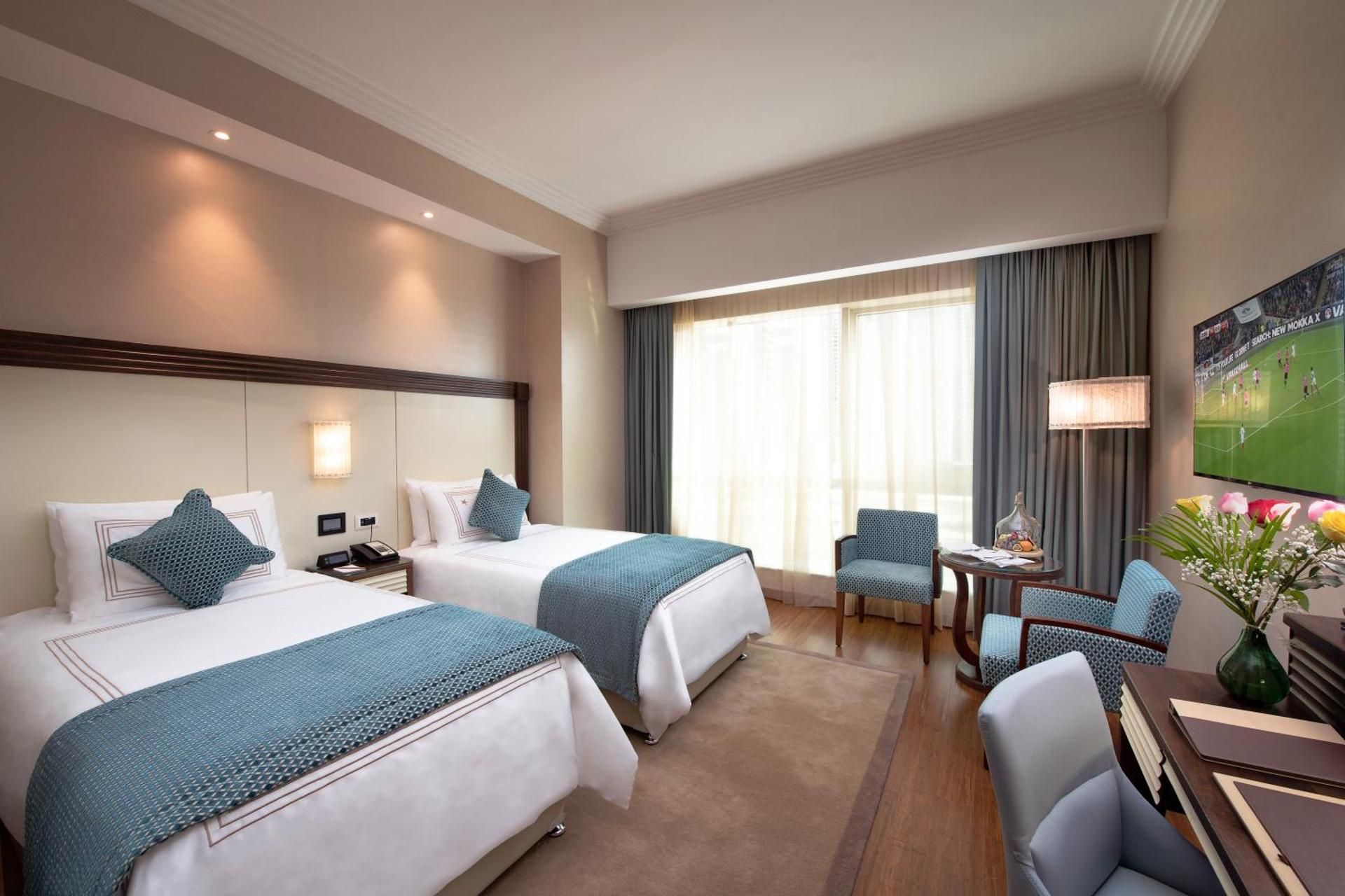 Deluxe Twin Room with Marina View - Free Shuttle Bus to the Beach and Marina Mall