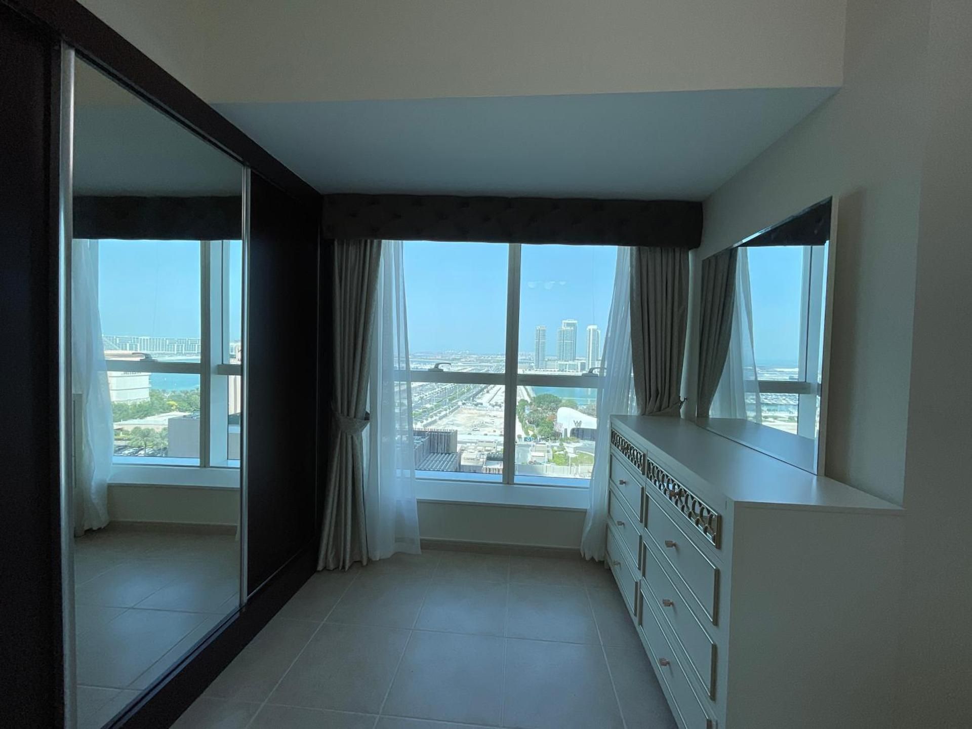 Ensuite Rooms in CoLiving Apartments in Marina