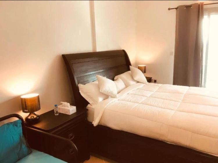 Royal Marina Inn Studio with Balcony