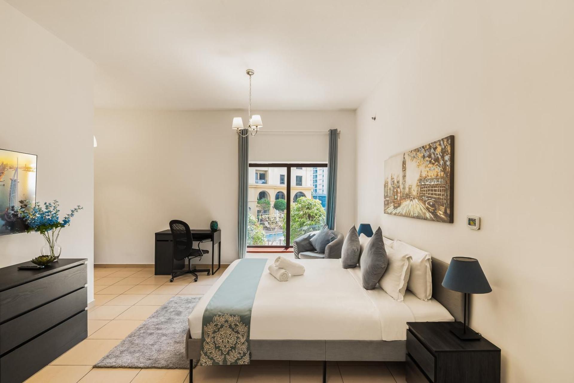 Four-Bedroom Deluxe Apartment