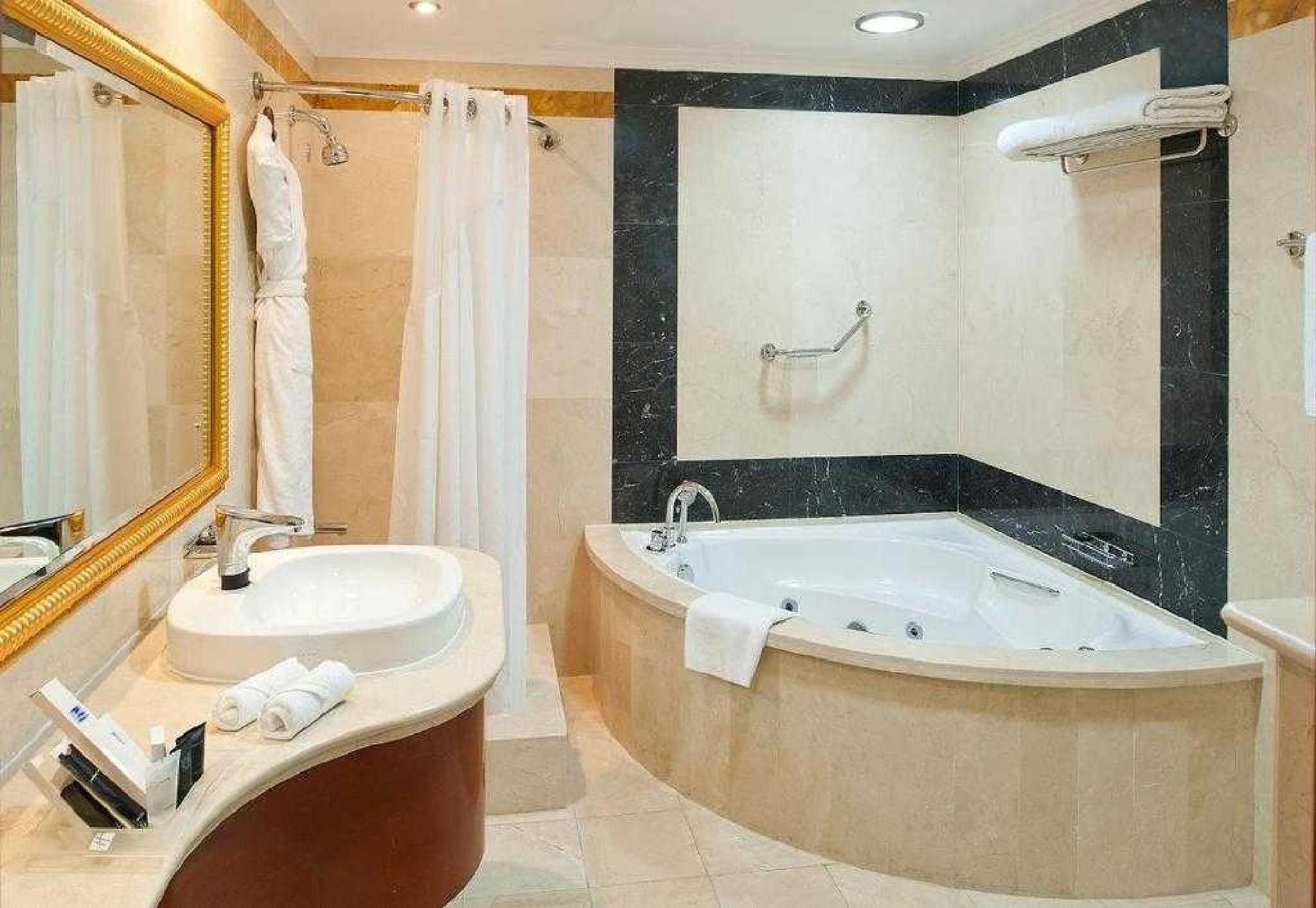 Deluxe Twin