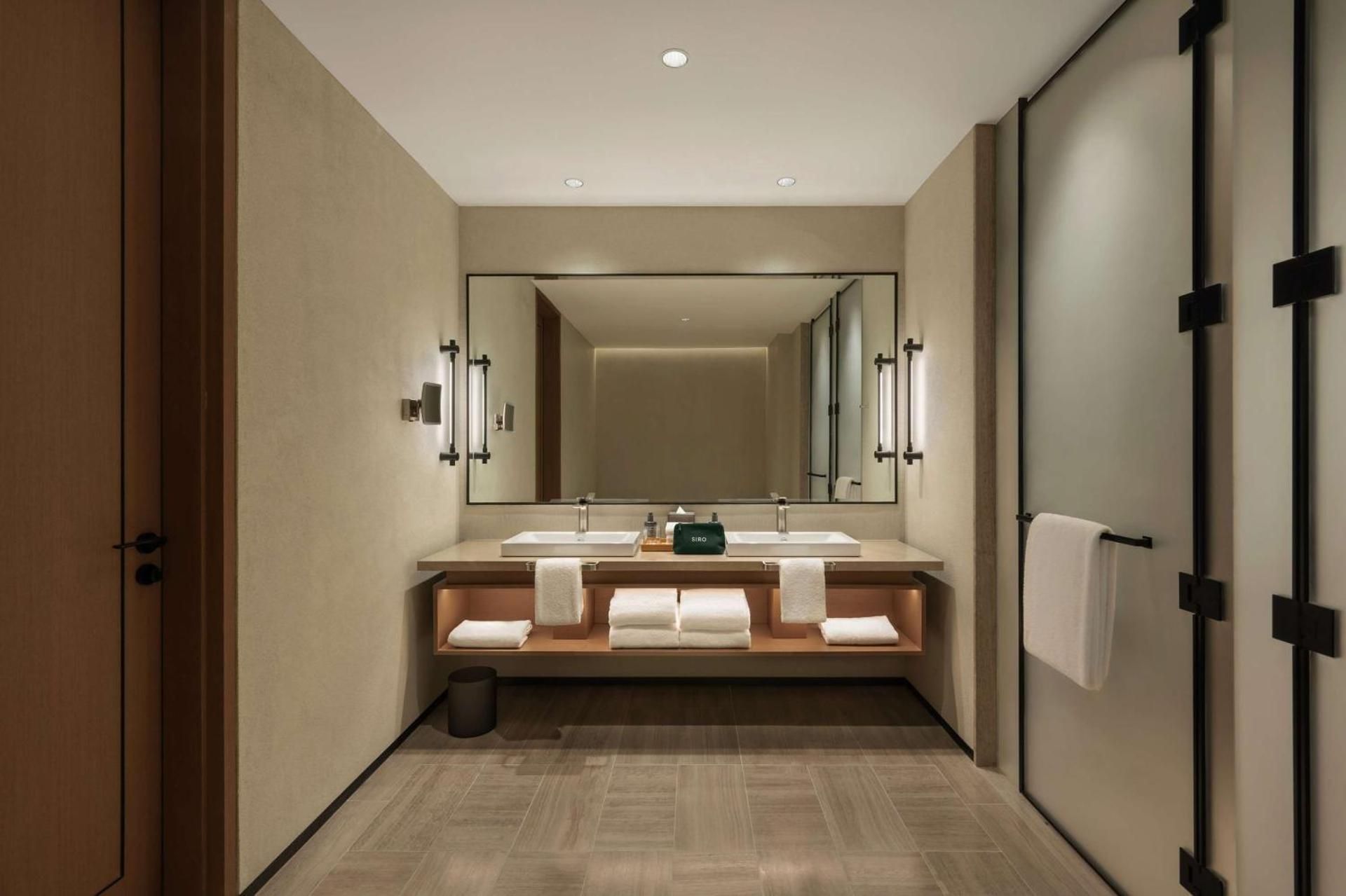 SIRO Premium Double Queen, complimentary fitness class and nutrition consultation