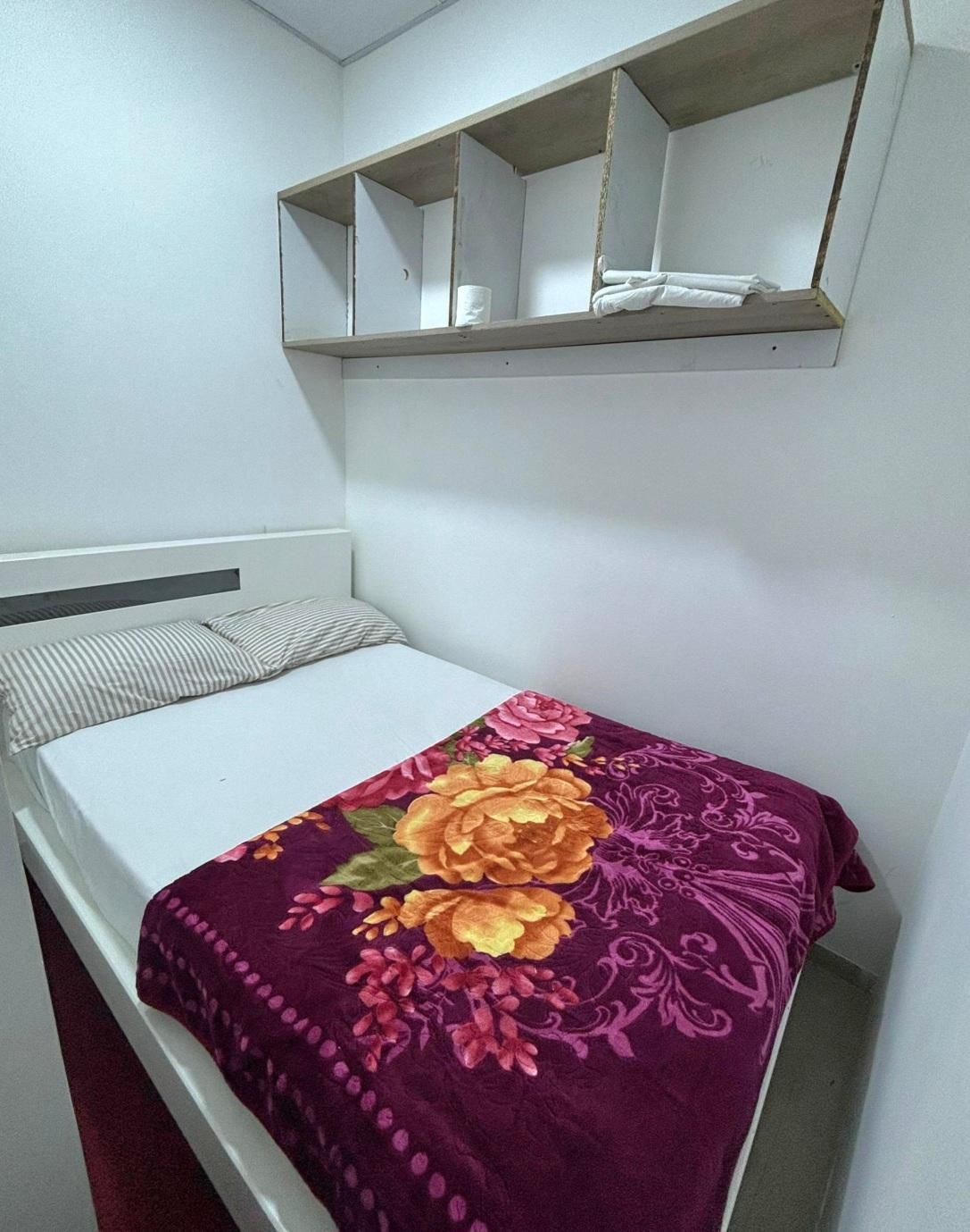 Small Single Room - Non-Smoking