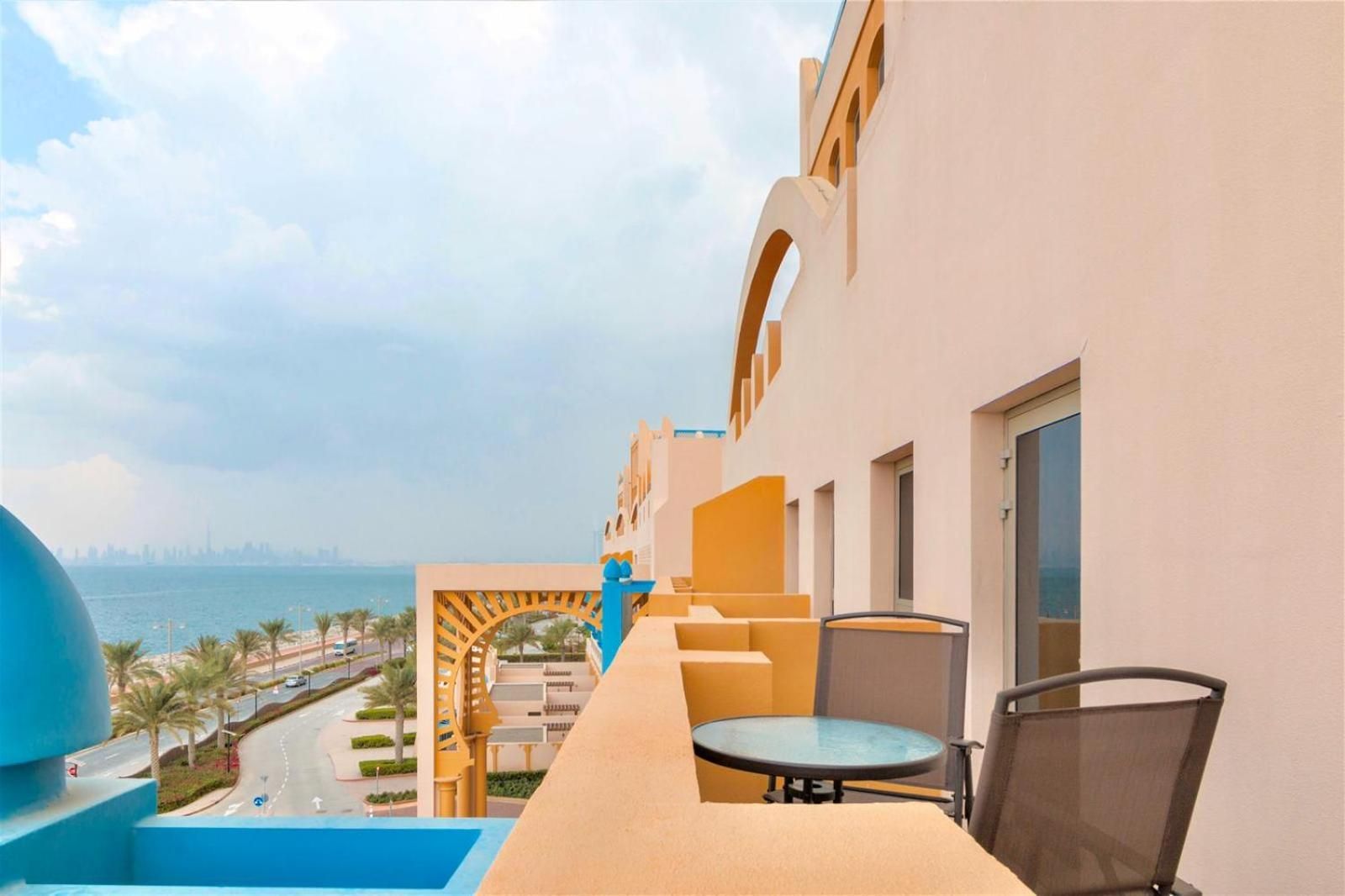 Premium One Bedroom Apartment with Kitchen and Sea View