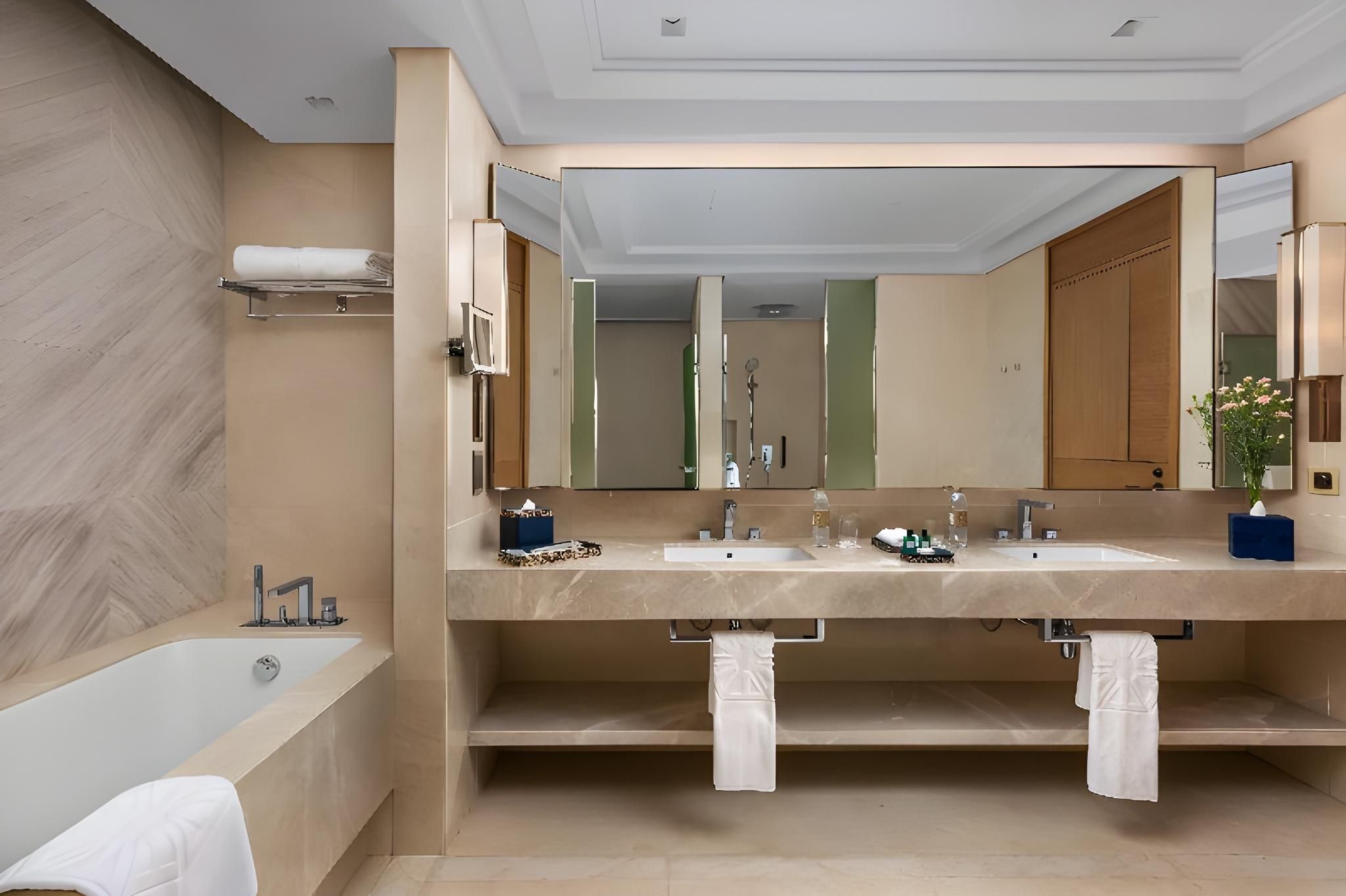 Two Bedroom Grand Luxury Suite Sea View