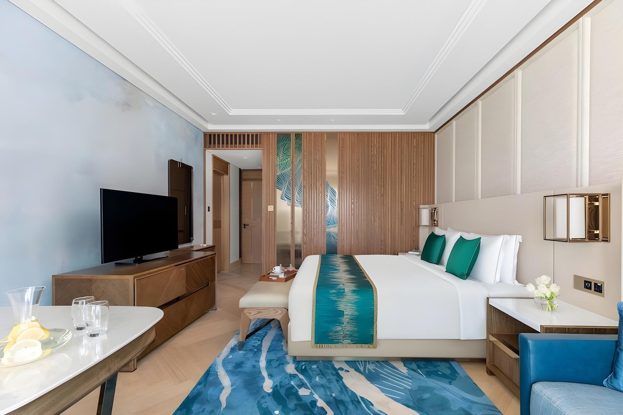 Luxury Family Room King Bed