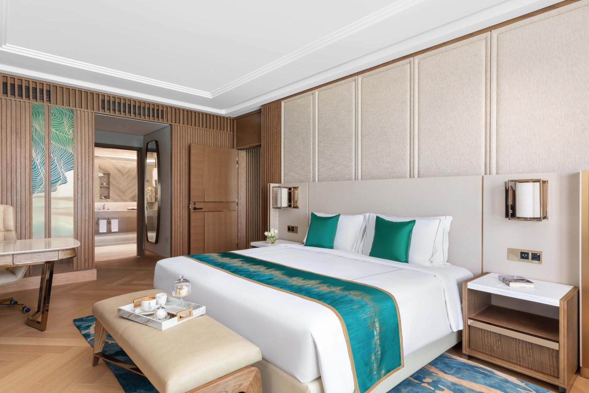 Luxury Suite Palm Sea View with Club Lounge - Afternoon High Tea and Evening Cocktail Hours