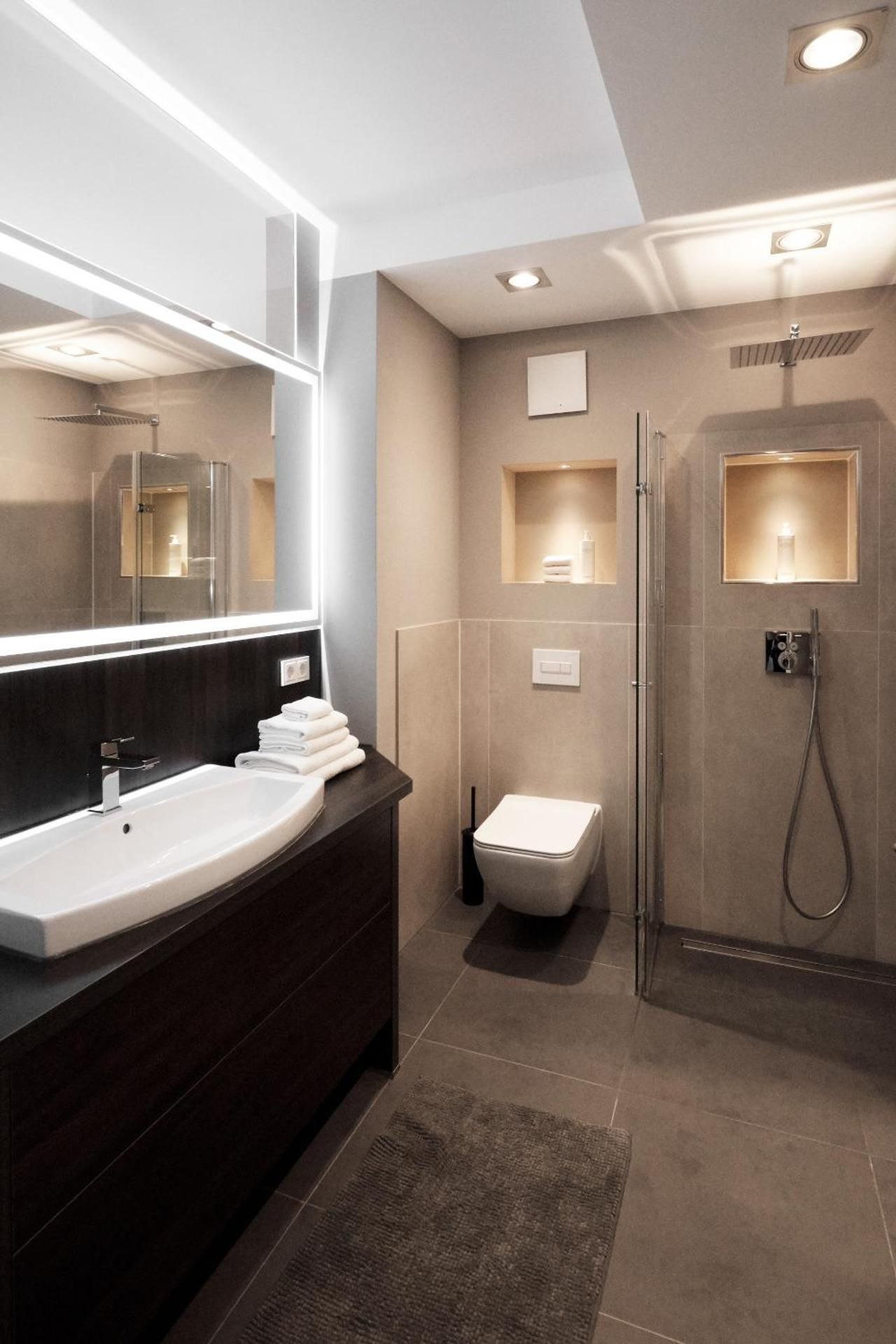 DELUXE APARTMENT