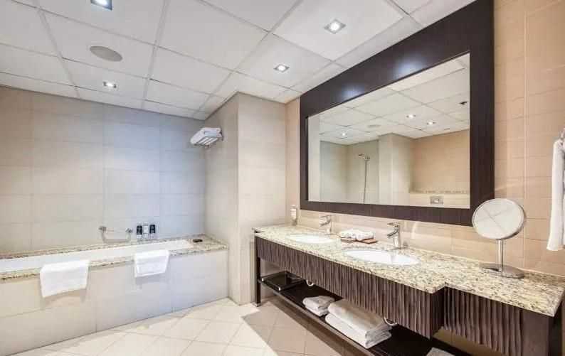 Deluxe One-Bedroom Apartment with Ocean View