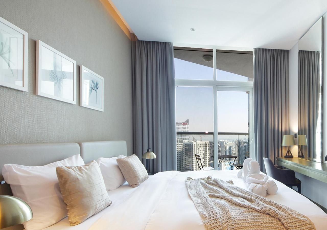 Modern Studio in DAMAC Prive with Canal Views!