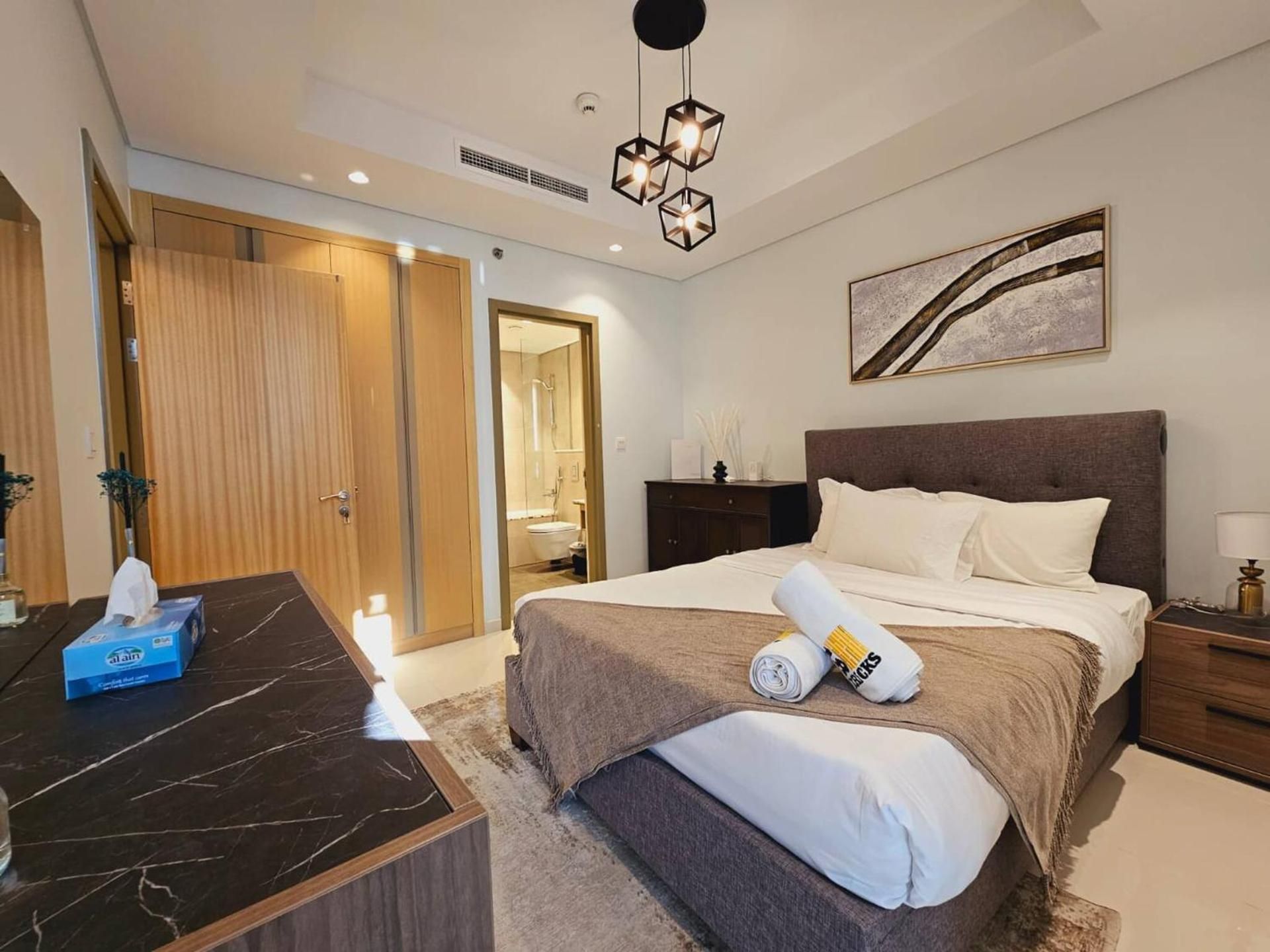 One-Bedroom Apartment With City View