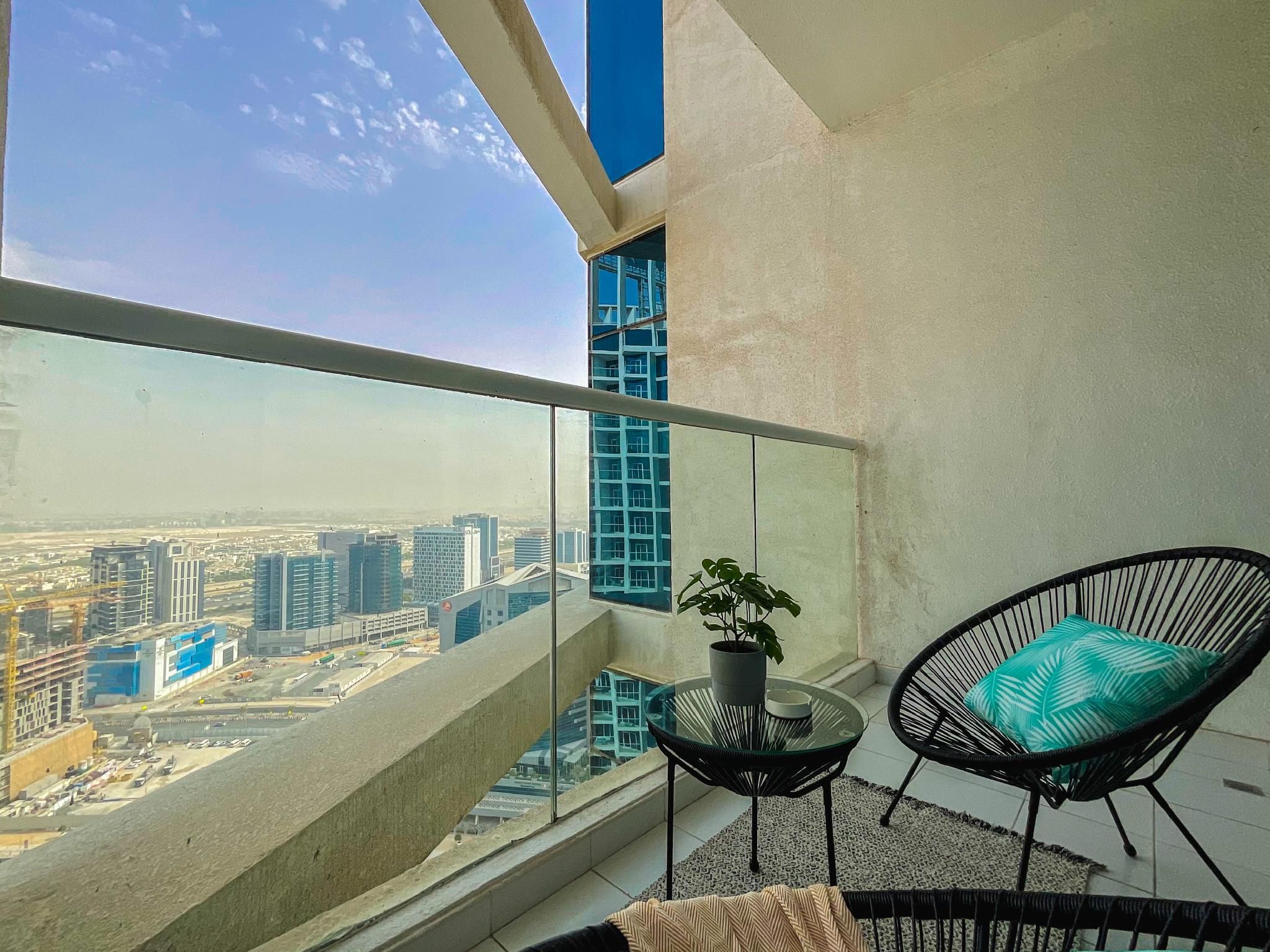 Roomy and Chic Studio with Panoramic Canal Views