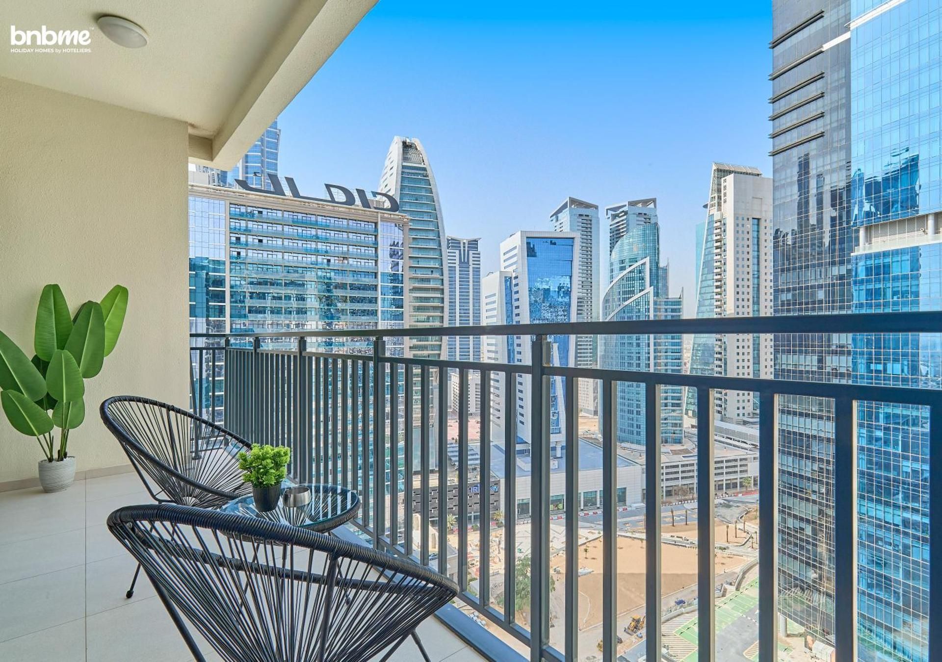One-Bedroom Apartment With City View