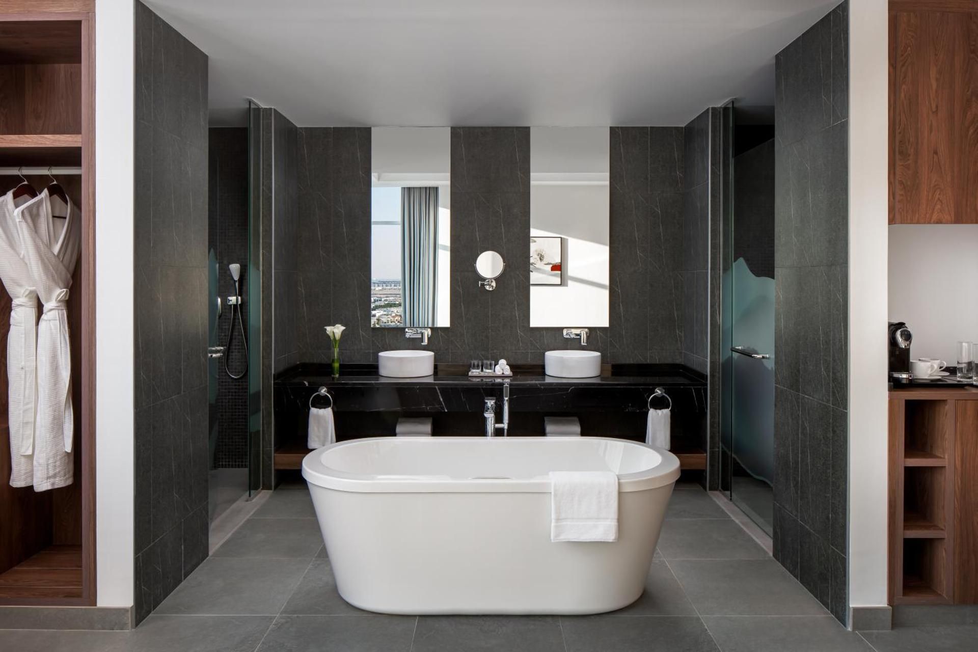 Sky Bay Corner Suite