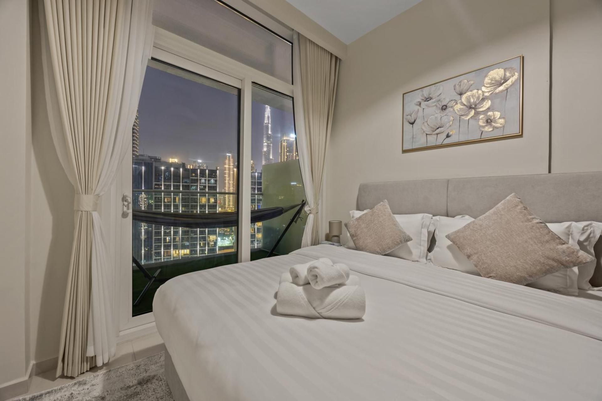 Cozy One-Bedroom Apartment Burj Khalifa View