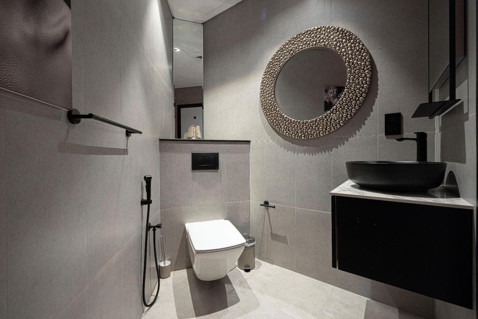 Deluxe One-Bedroom Apartment