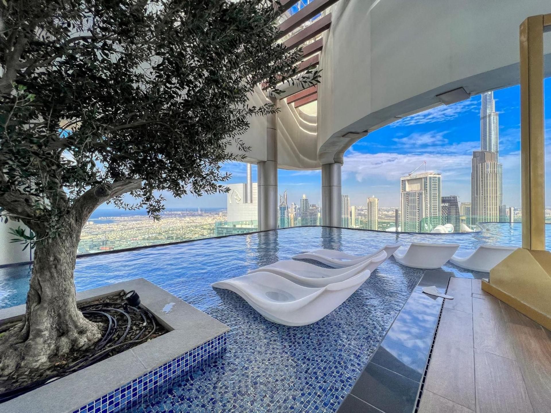 Highest infinity Pool in Downtown Dubai