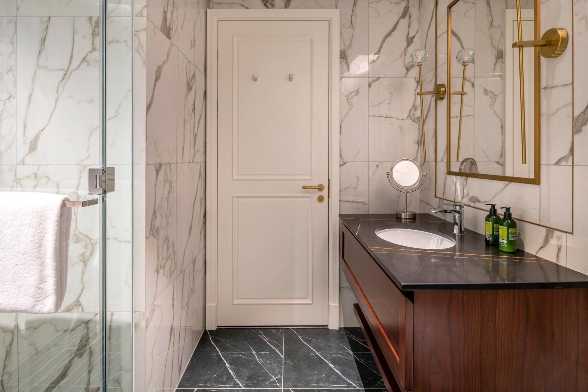 Deluxe Two Bedroom Apartment