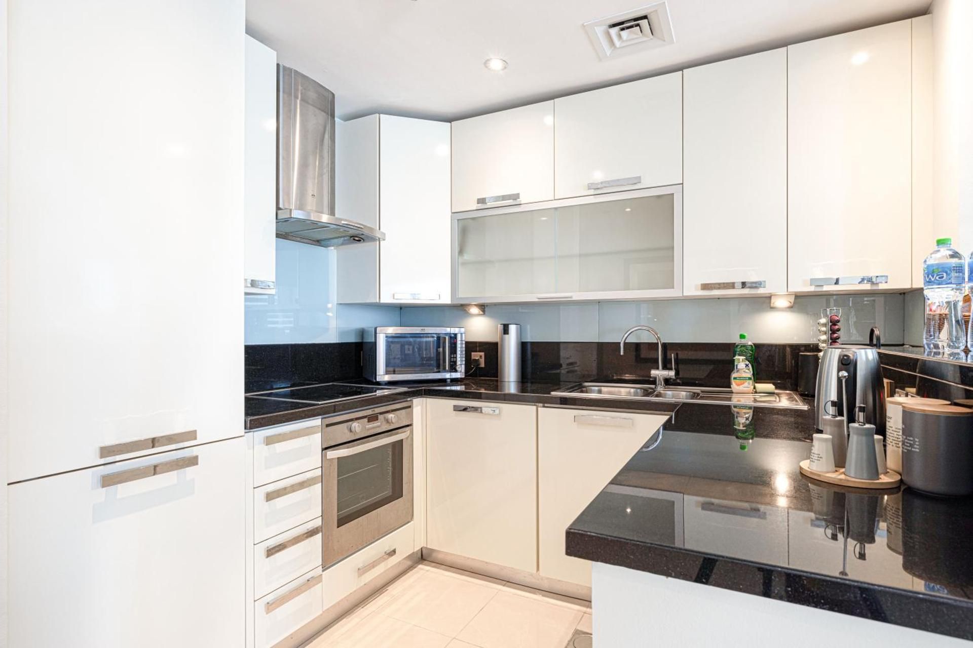 Songs of the Lake by Lagom - Bonnington Apartment Jumeirah Lake Towers,