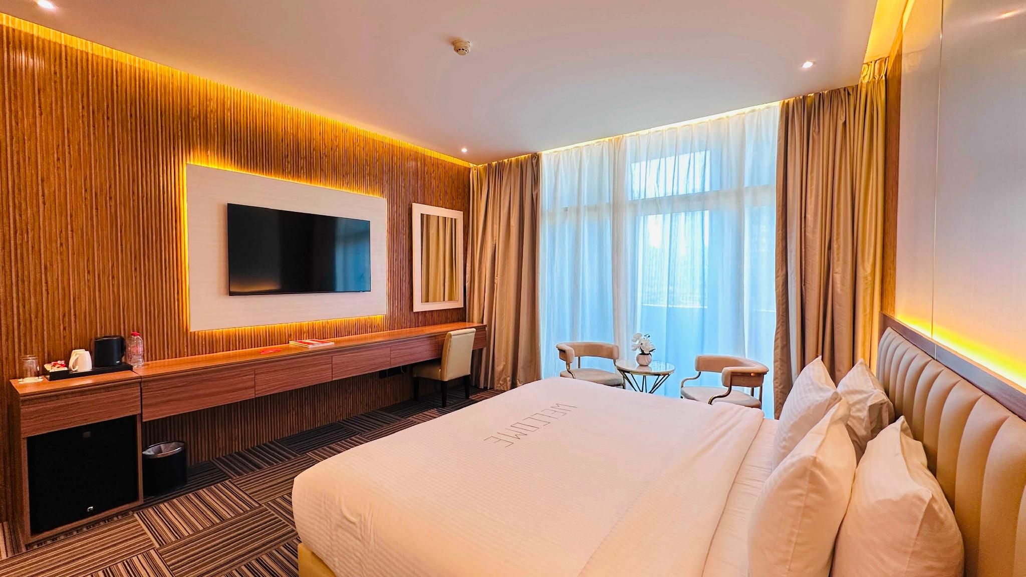 Deluxe King Room with Burj Khalifa View