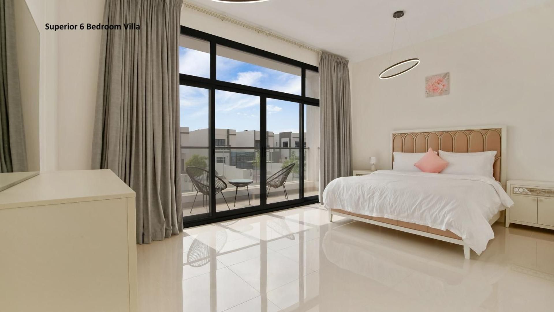 Superior 6BR Villa with Private Pool, Marina & Large Outdoor Area