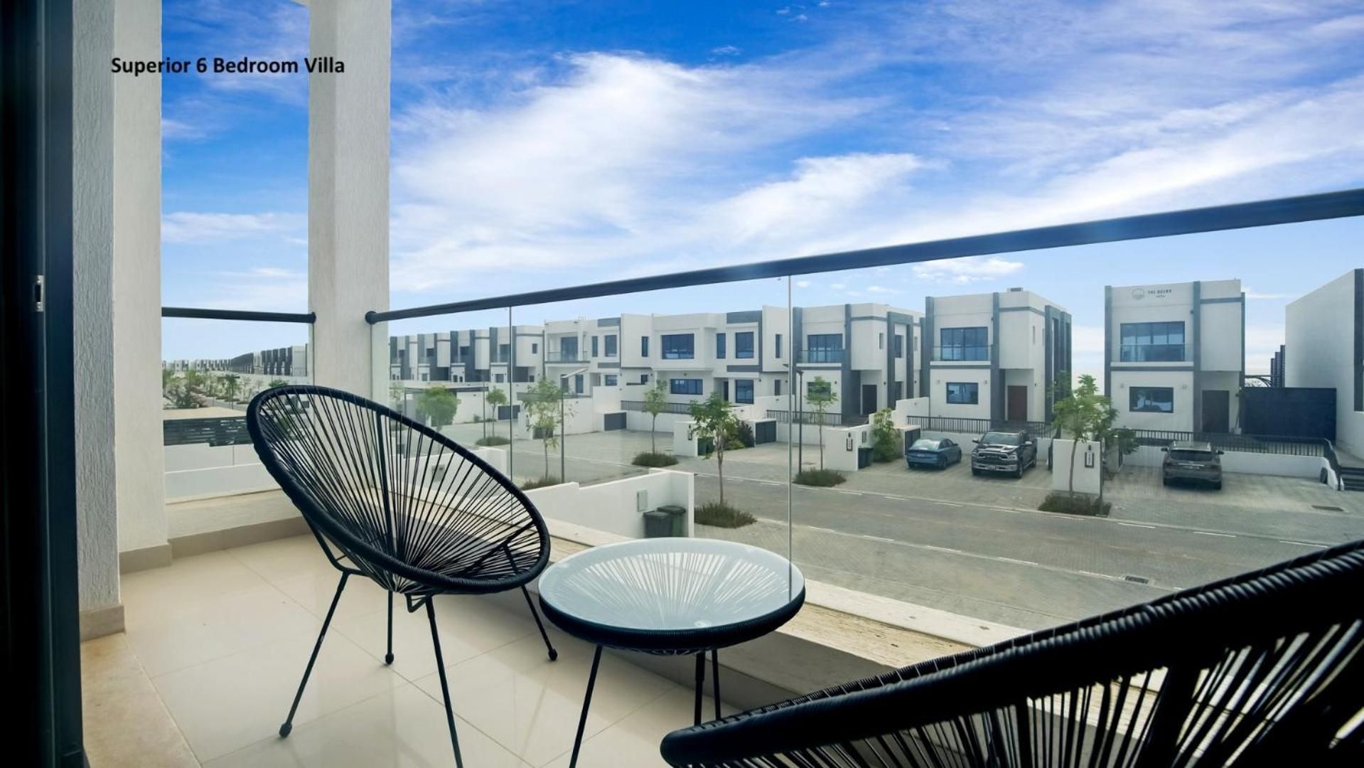 Superior 6BR Villa with Private Pool, Marina & Large Outdoor Area