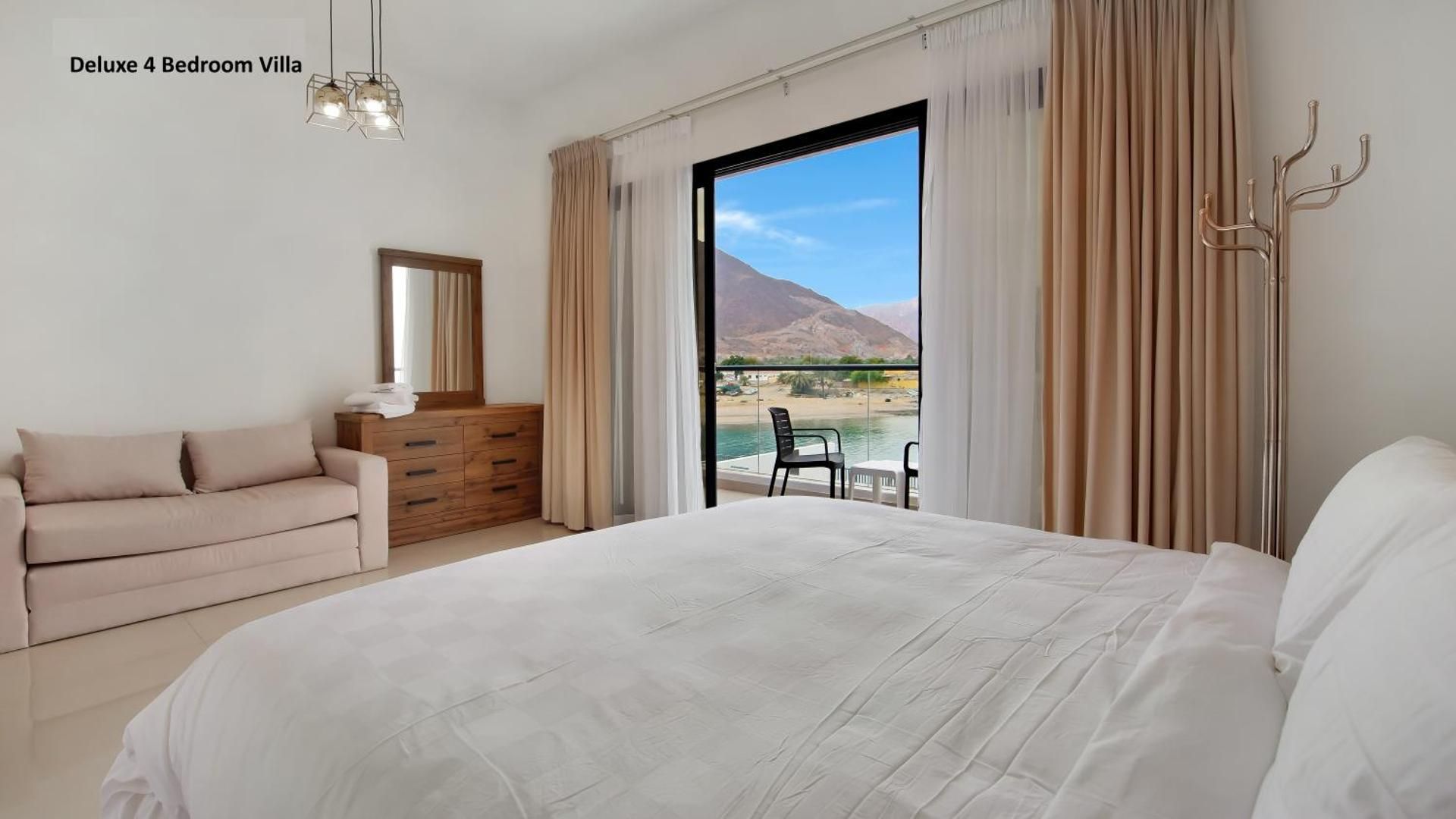 Deluxe 4BR Basic Villa with Private Pool 