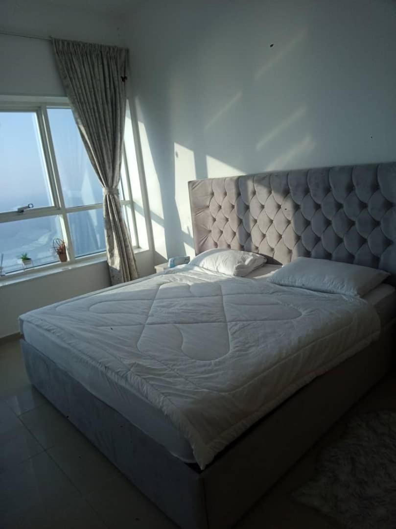 Deluxe Double Room with Side Sea View