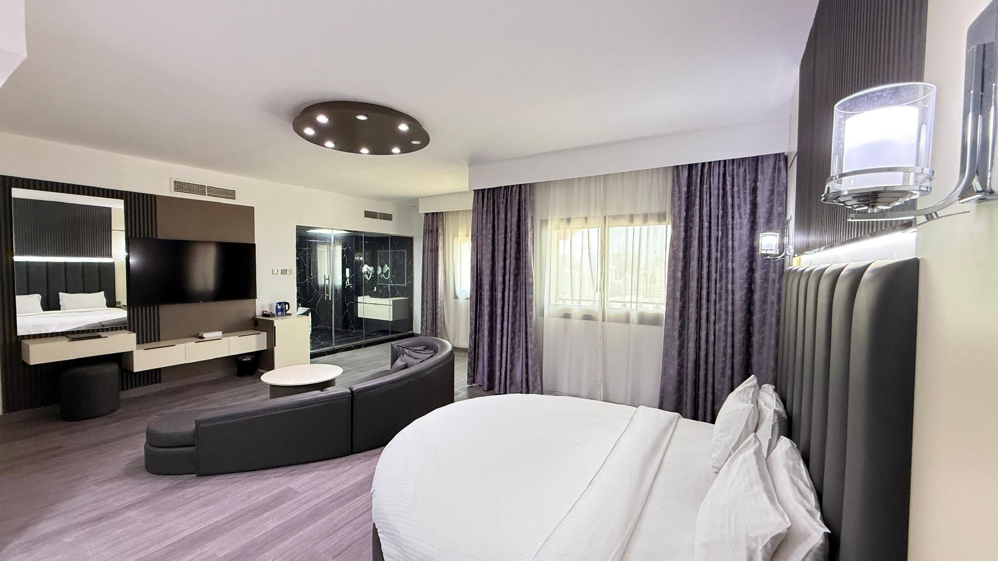 Presidential Suite with Jacuzzi
