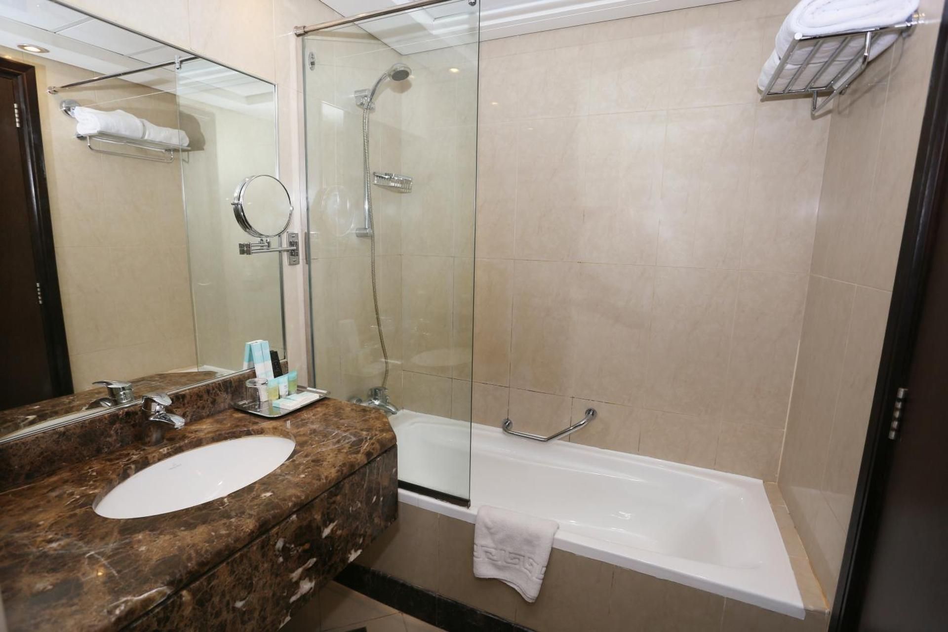 Al Hamra Hotel Deluxe Queen Room 3