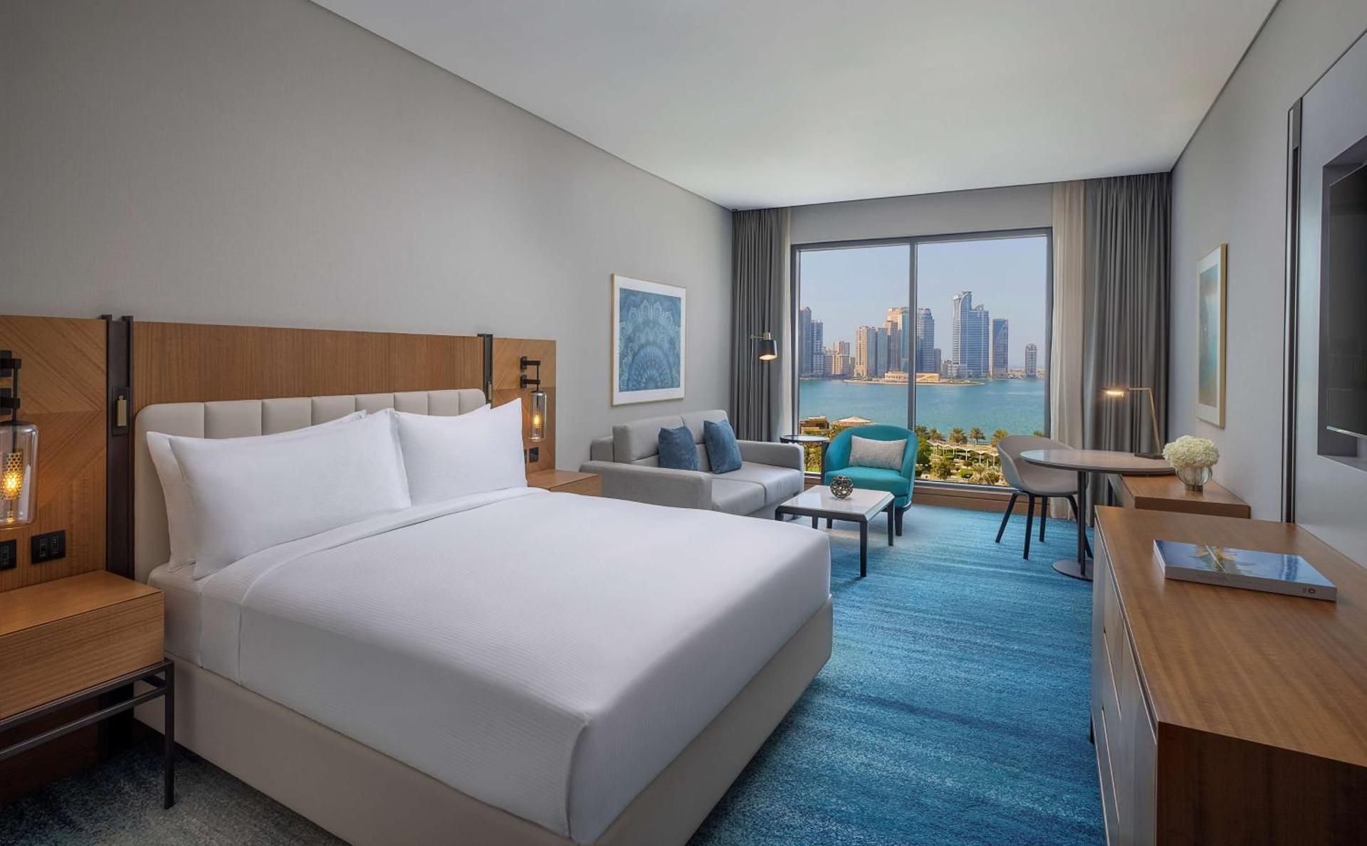 KING DELUXE ROOM W/SOFA BED WATERFRONT VIEW