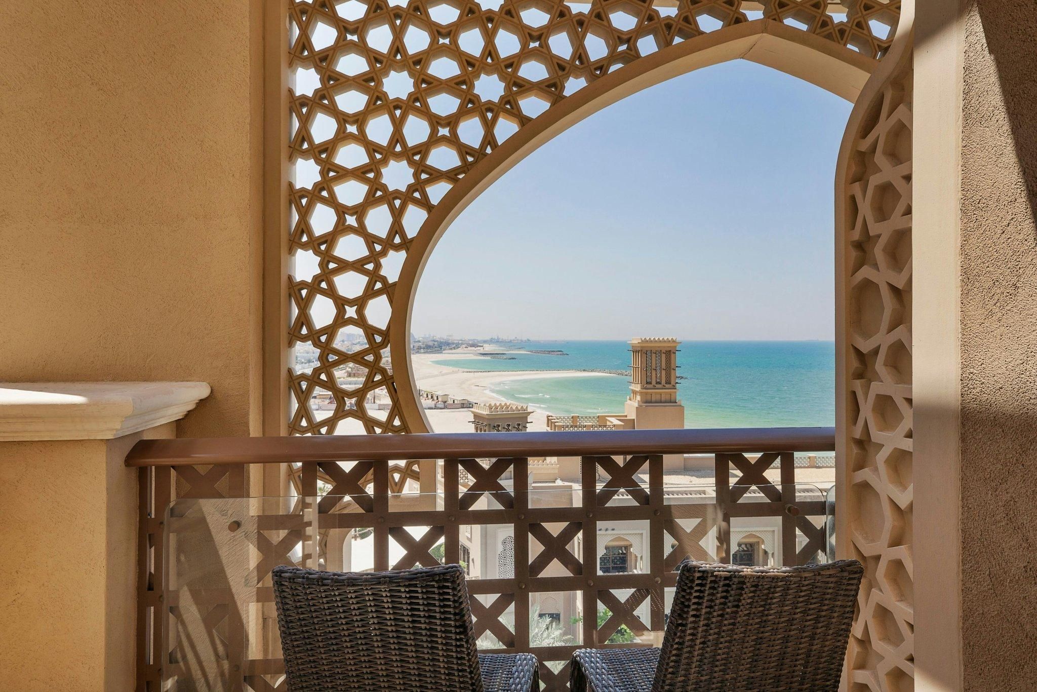 Deluxe Partial Sea View, Guest Room, 1 King, Partial Sea View, Balcony