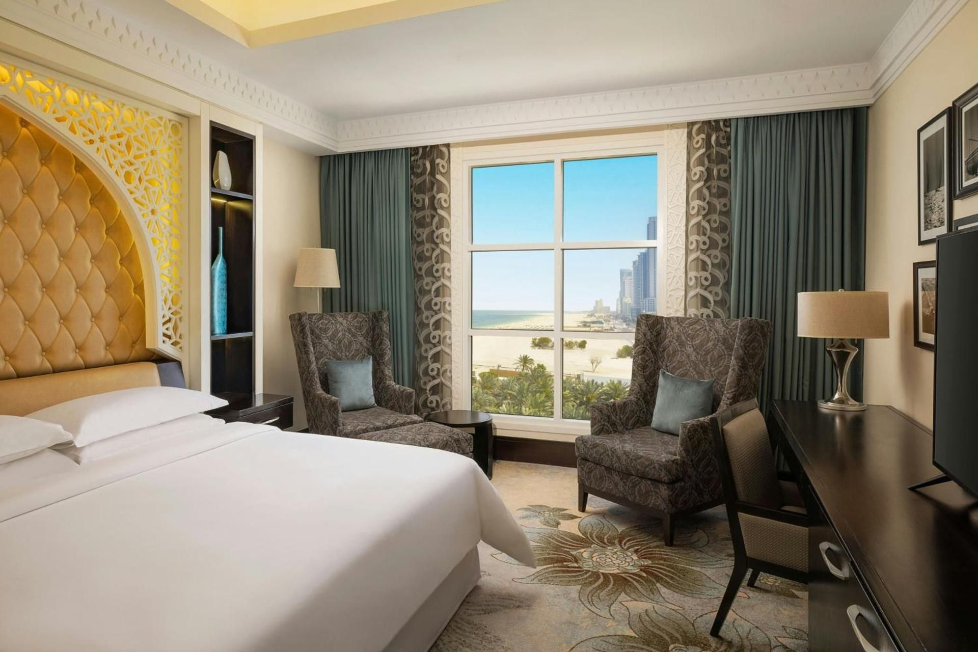 Deluxe Double Room with Two Double Beds and Partial Sea View 