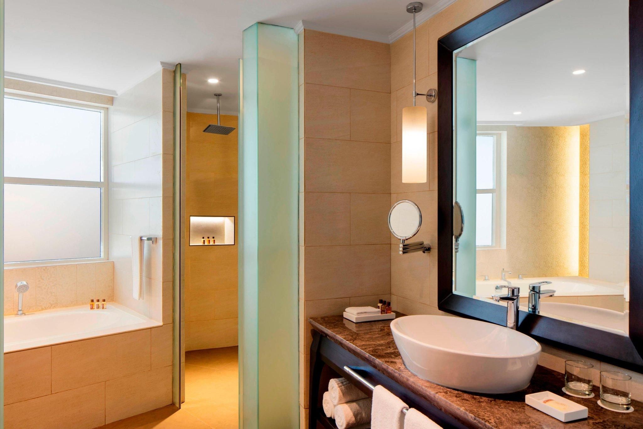 club tower suite, club lounge access, 1 bedroom suite, 1 king, sea view, corner room, balcony