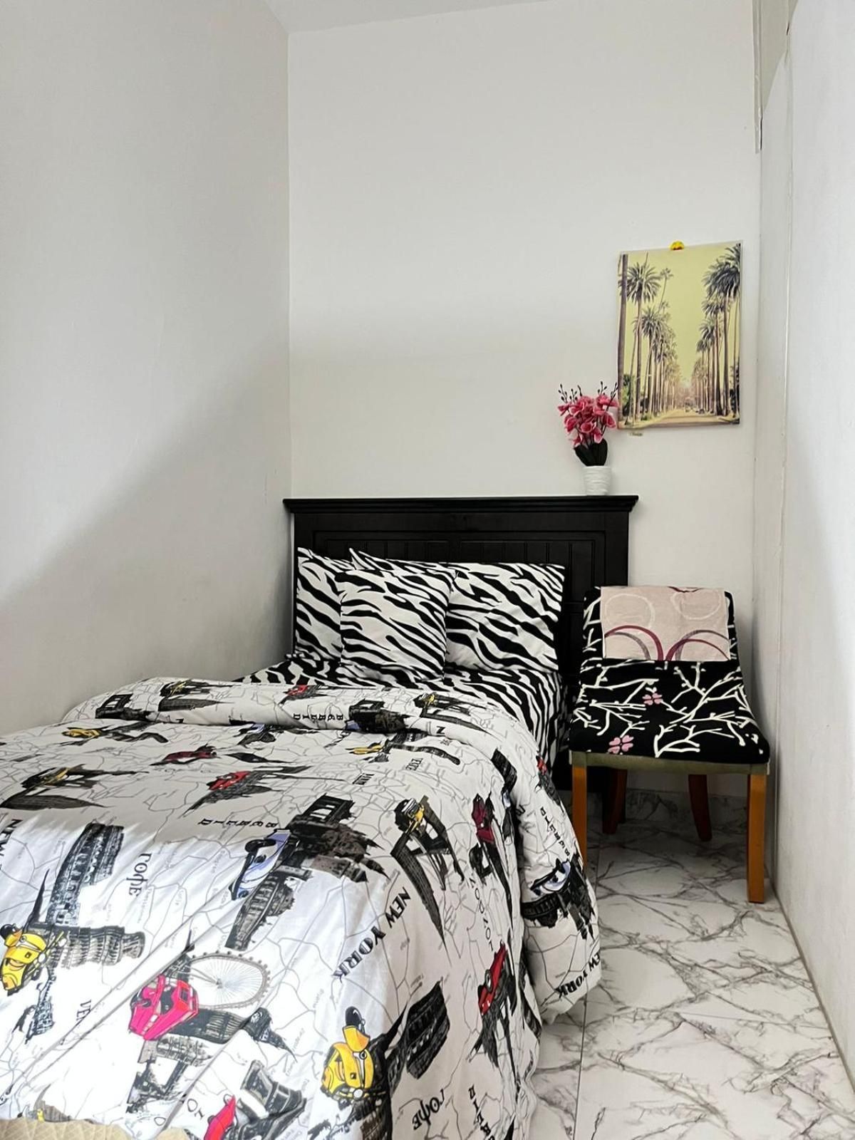 Single Room with Shared Bathroom