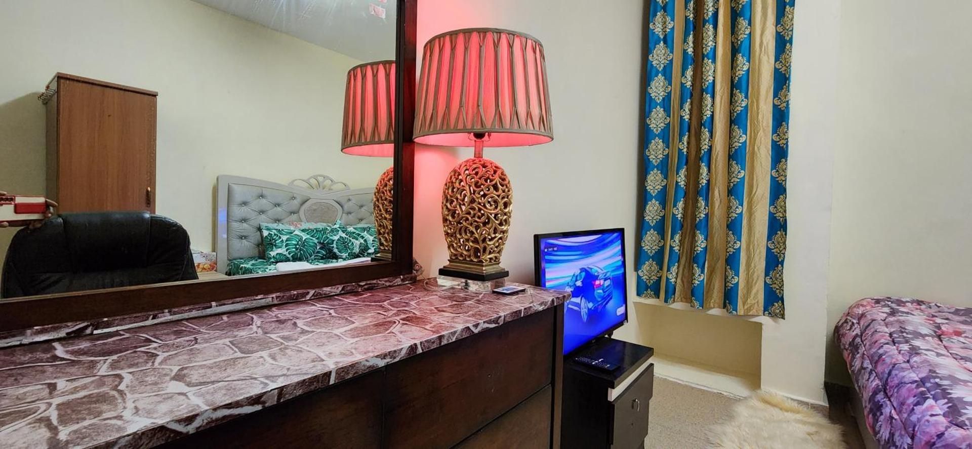 Deluxe King Suite