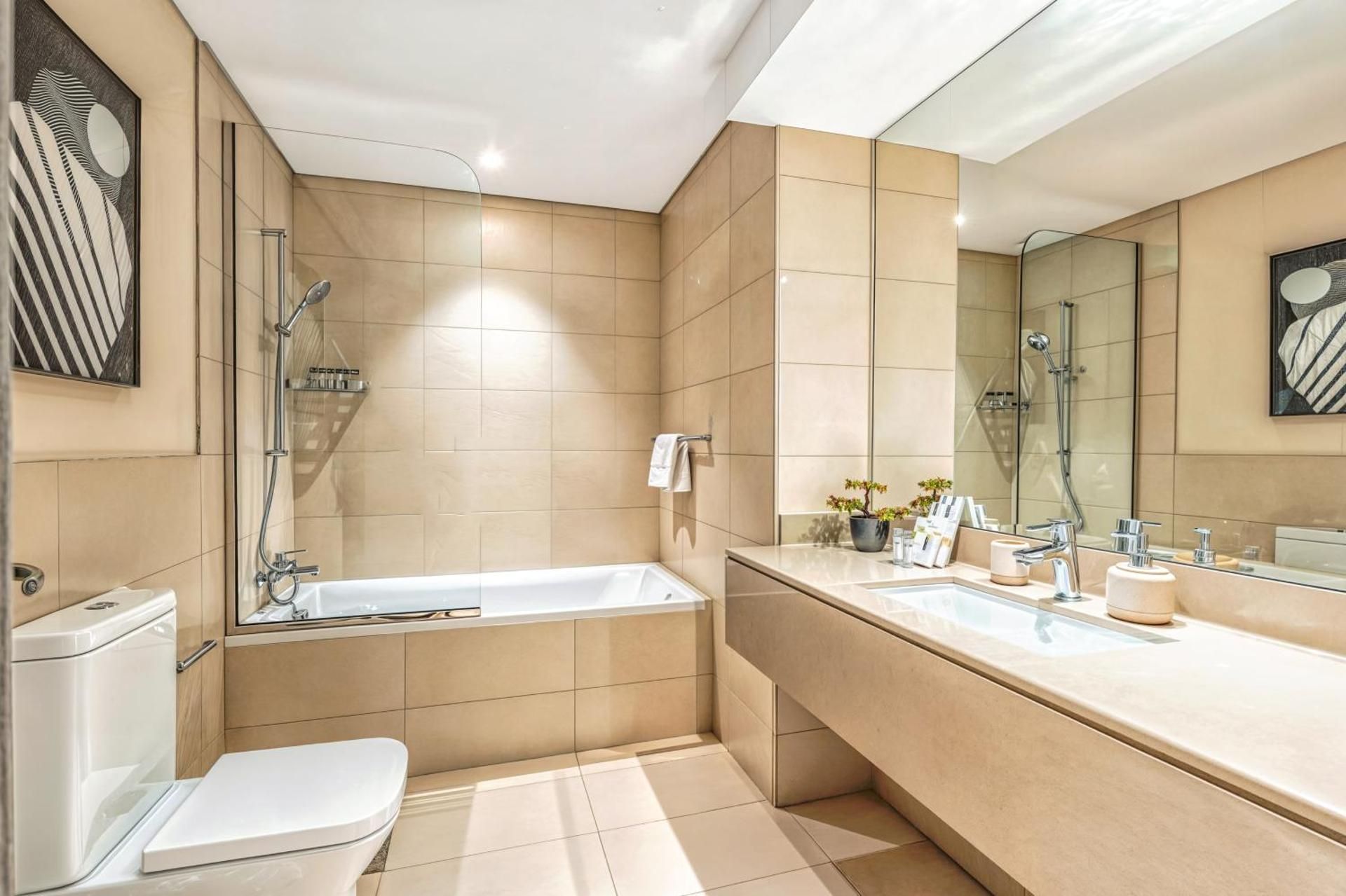 Two-Bedroom Deluxe Apartment with Balcony