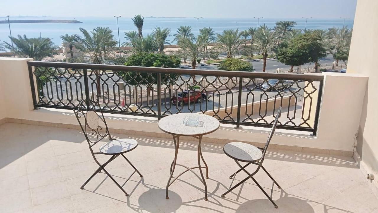 One-Bedroom Apartment with Sea View